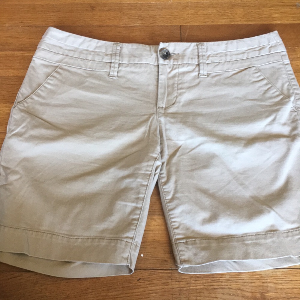 American Eagle Bermuda khaki shorts
